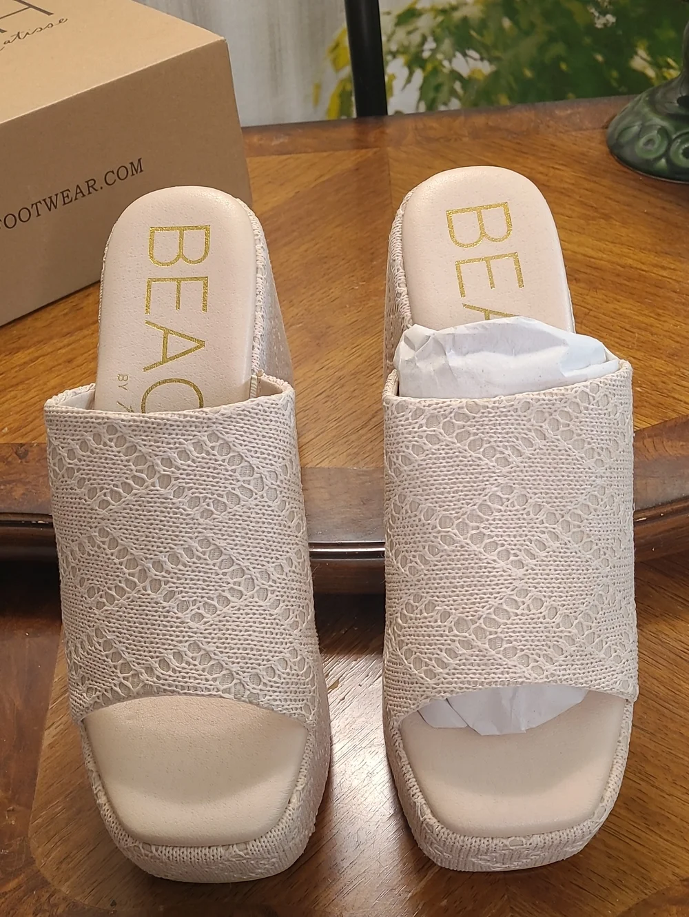 New in box! Beach by Matisse Como Womens 10 Cream Raffia Lace Platform Sandals